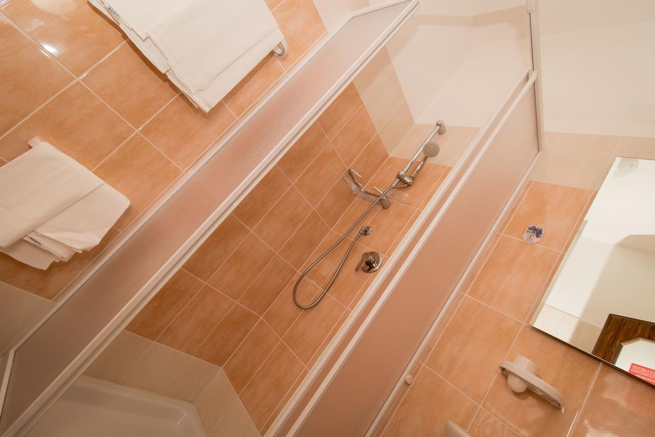Hotel Cristallo Riolo Terme Exterior photo